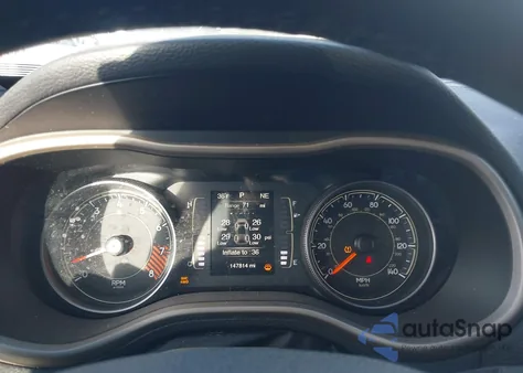 2015 Jeep Cherokee Latitude z USA, uszkodzony, nr VIN 1C4PJMCS3FW680739